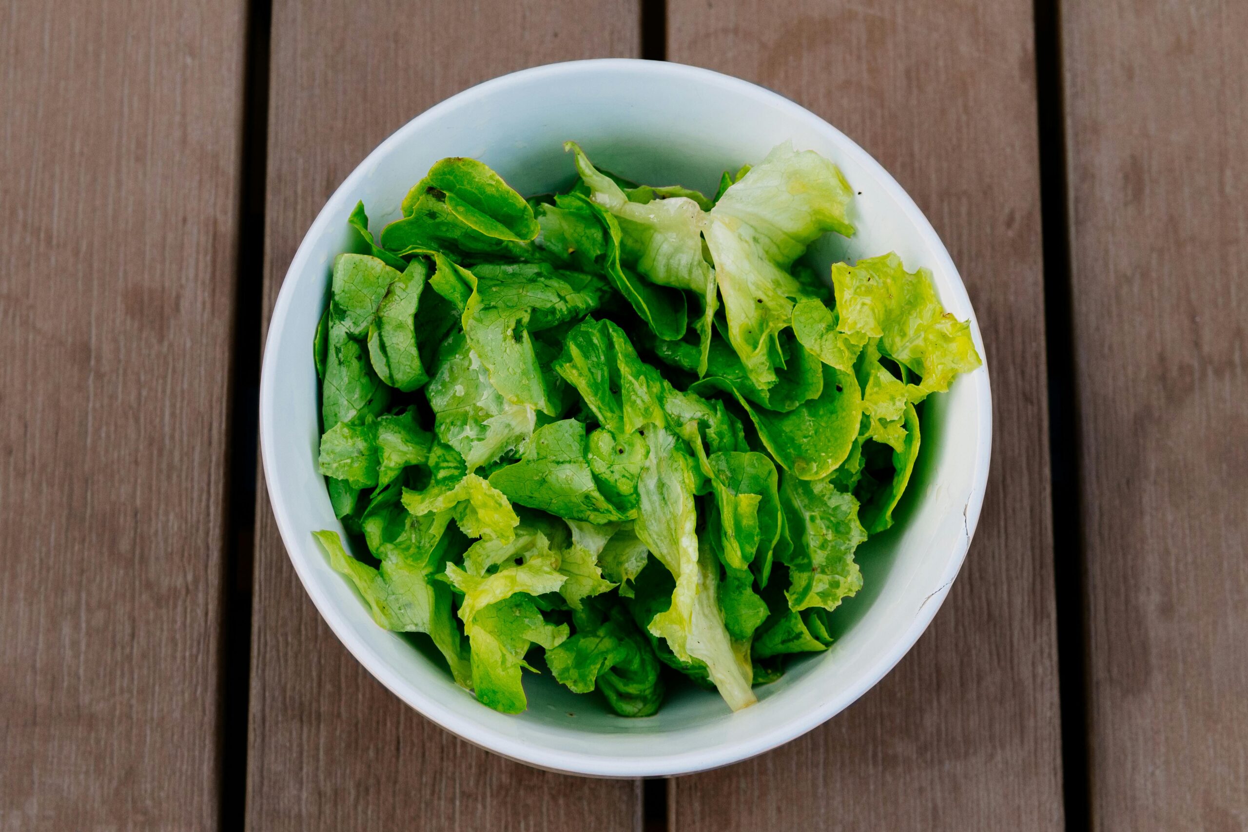most hydrating foods lettuce in a bowl