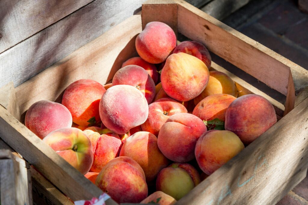 plateau basket of peaches